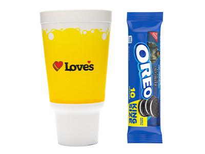 A photo of a large fountain cup and oreo